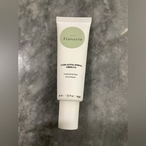 NEW Flanerie Invigorating Mask
Everlasting Spring Hibiscus